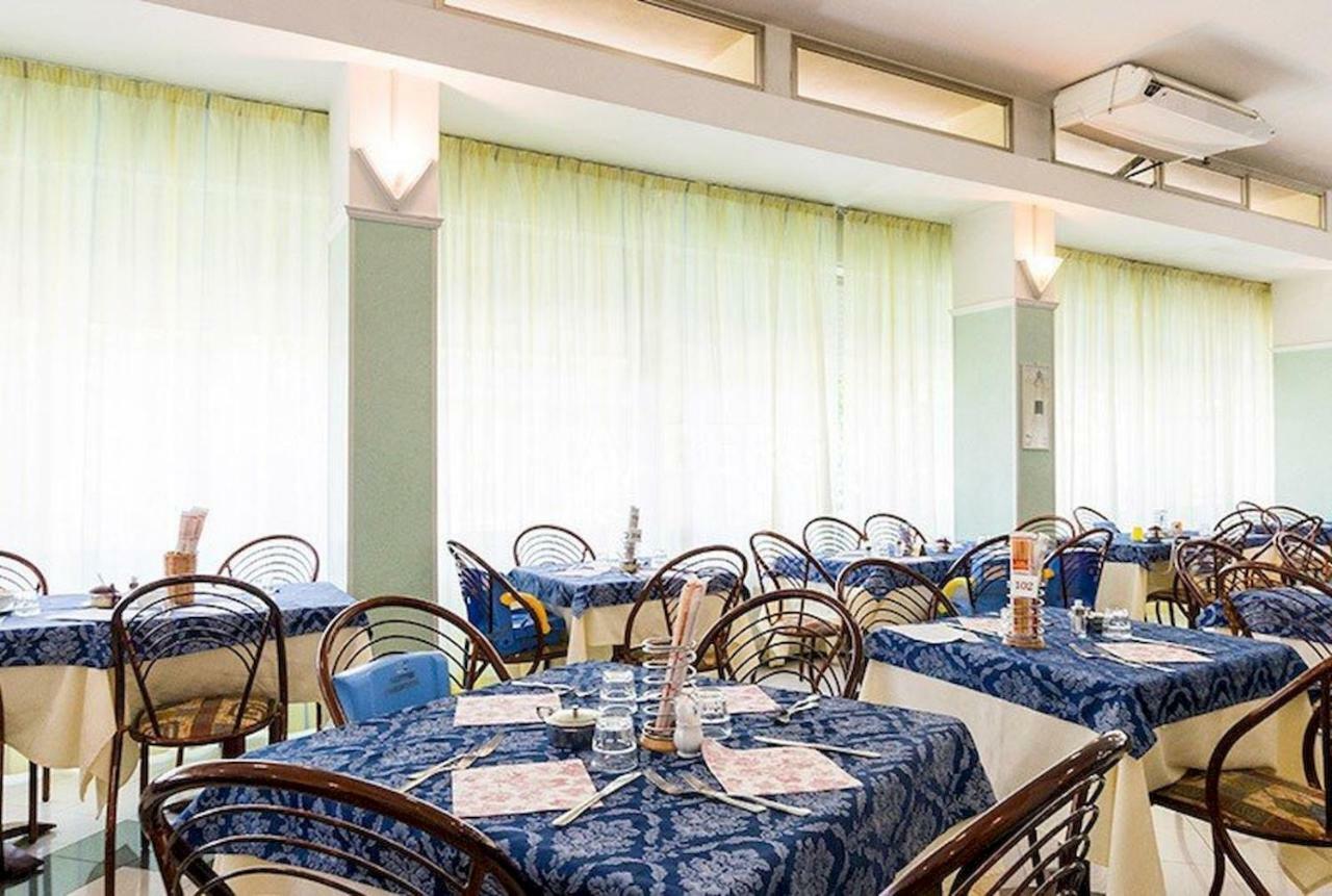 Hotel Milord Чезенатіко Екстер'єр фото